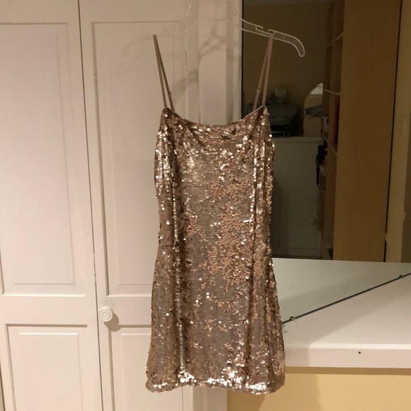 Lulus Dresses & Skirts - Lulu gold sequin party dress